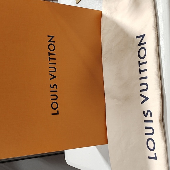 Louis Vuitton Neverfull MM with Pouch, Dust Bag, Box, And Shopping Bag; - Picture 10 of 10